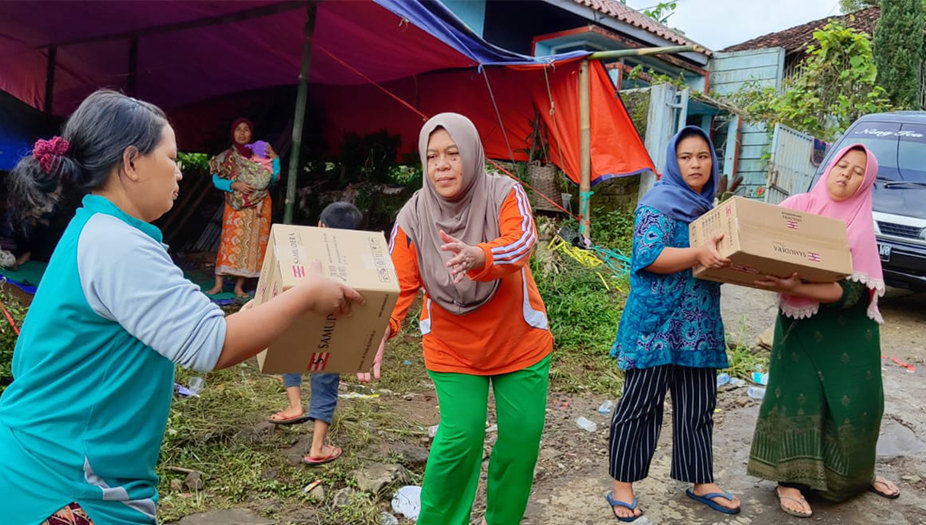 Samudera & Bohan Food = 1st company direct help to cianjur earthquake victims